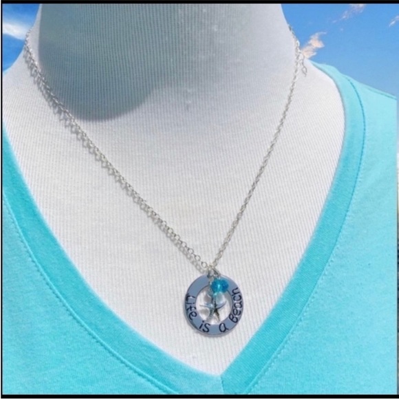 NWOT Life is a Beach Silvertone 18”-20” Adjustable Beaded Starfish Necklace - Picture 2 of 7